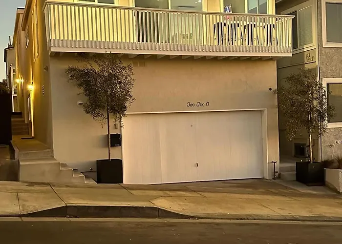 Manhattan Beach Modern Panoramic Sea View