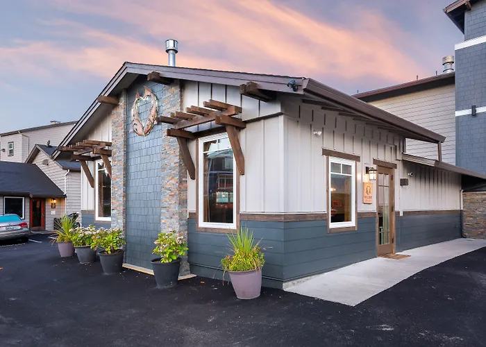 The Coho Oceanfront Lodge