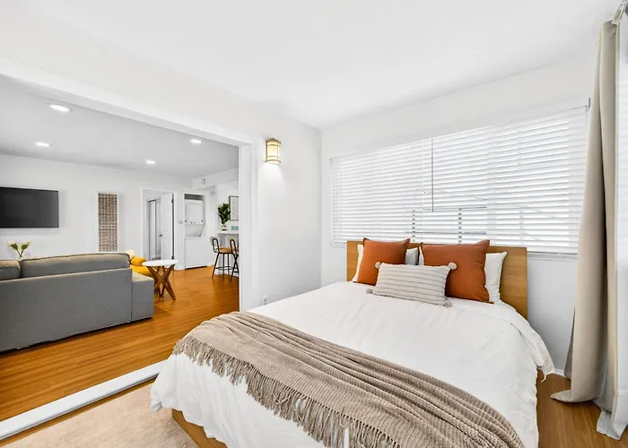 Prime Manhattan Beach 2Br Walk To Beach With Parking